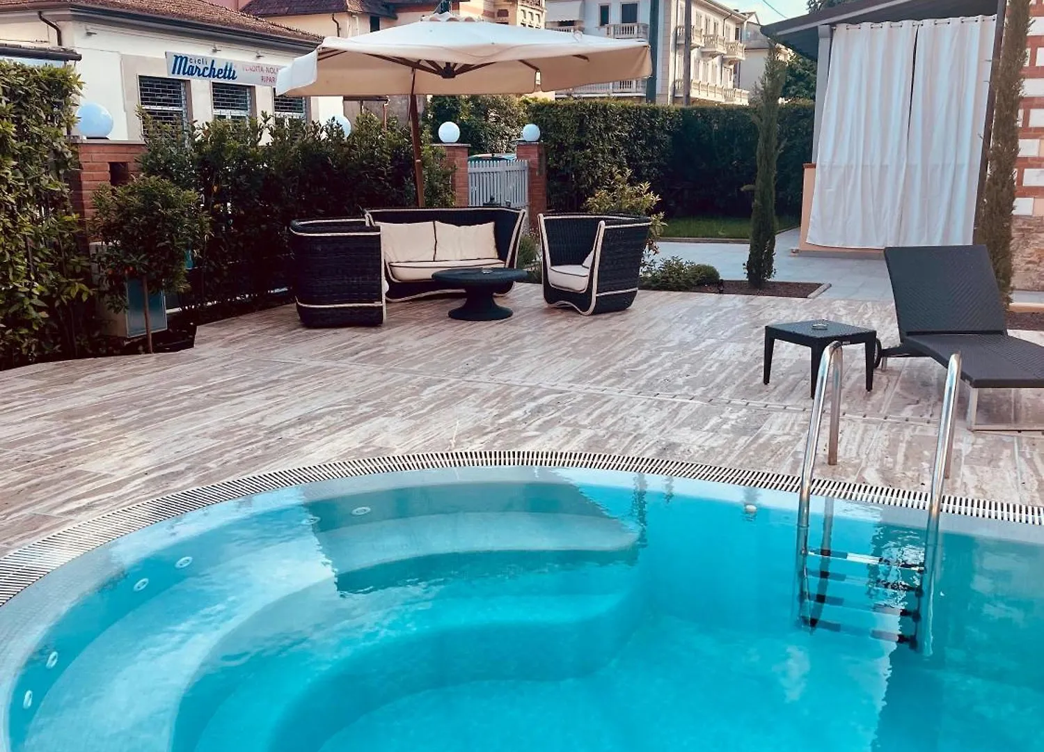 Hotel La Pigna مارينا دي بييتراسانْت