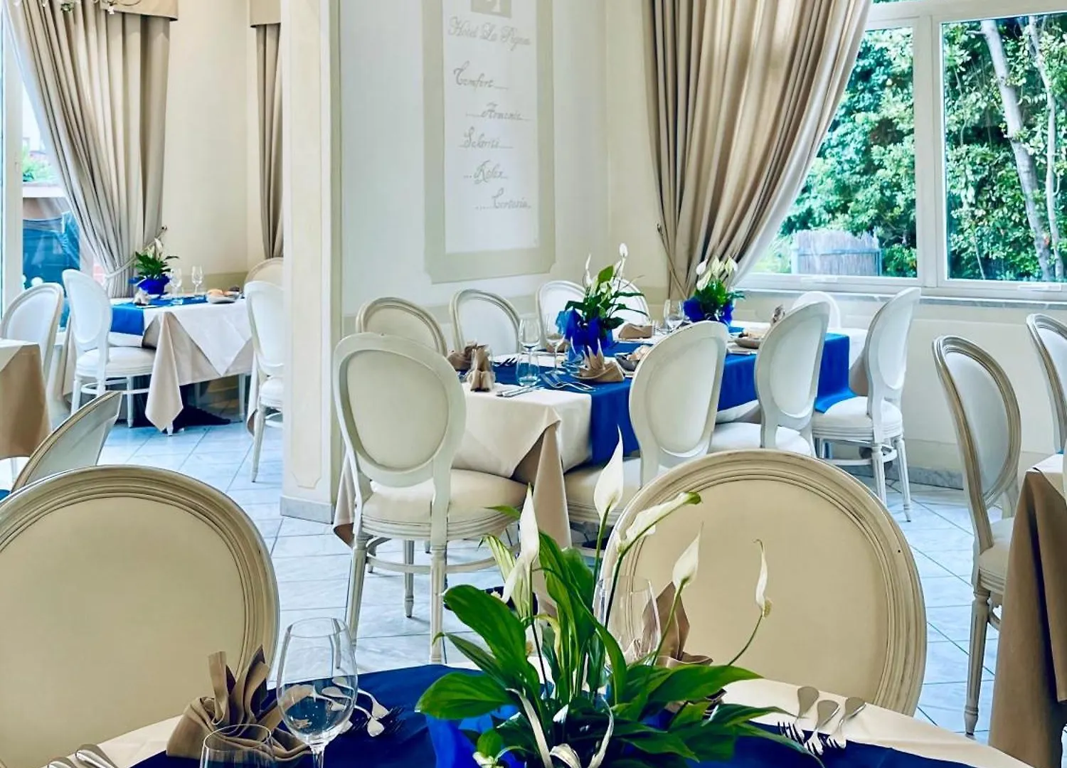 Hotel La Pigna مارينا دي بييتراسانْت 3*,  إيطاليا