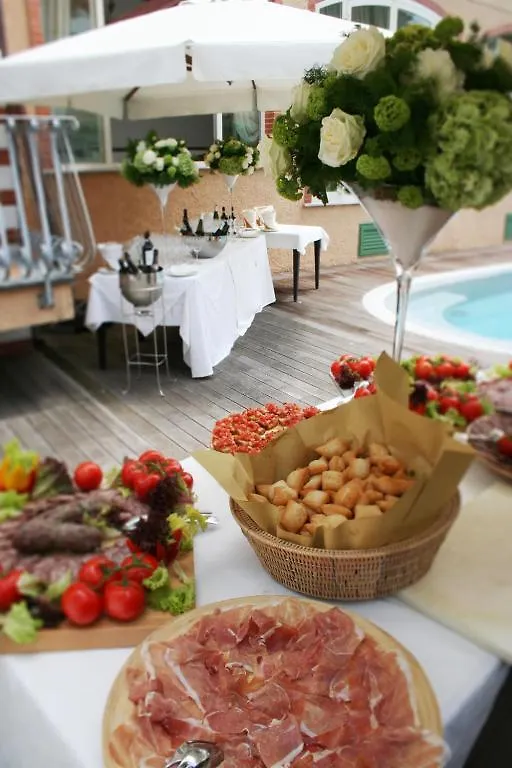 Hotel La Pigna Marina di Pietrasanta 3*,  Italy